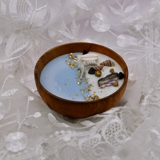 Round acacia wood bowl candle with seashell and starfish wax details